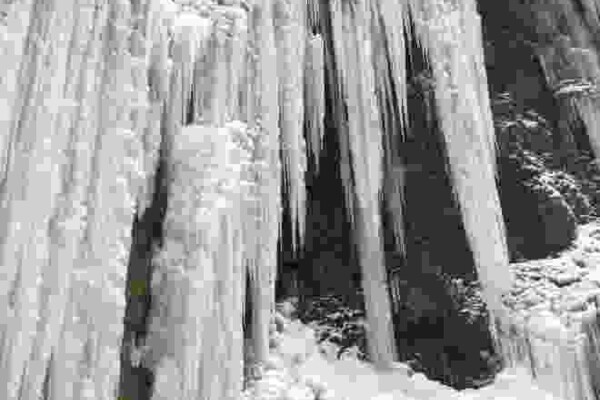 Schneeschuhwanderung zu den Eiszapfen