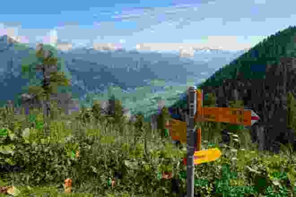Sonnenterrasse mit Ausblick auf das Goms