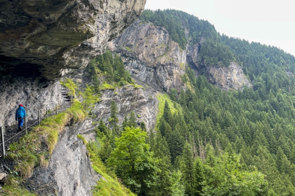 Durch Champérys Felsenkessel zur Cantine