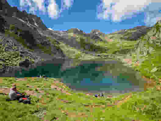 Durch 44 Kehren am Lolenpass