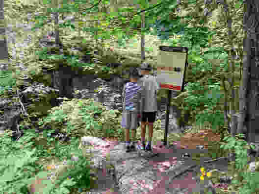 Coole Höhle im Val de Travers