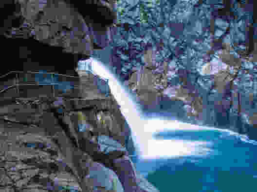 Une cascade enfouie