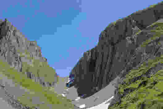 Silberne Klüfte im Karst