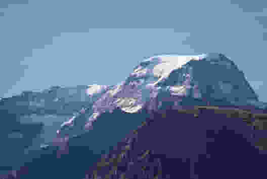 Typischer Glarner Anblick: der schneebedeckte Gipfel des Tödi