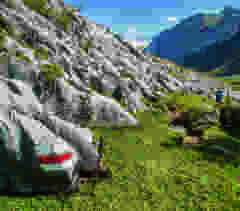 Im Abstieg vom Sattel zum Voralpsee führt der Weg durch Karstfelsen. Bilder: Markus Ruff