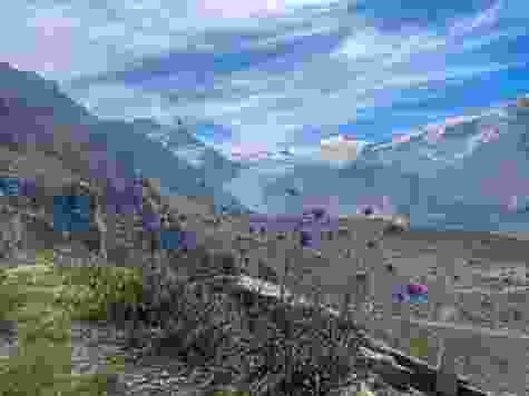 Im ersten Teil der Wanderung fällt der Blick auf den Findelgletscher.