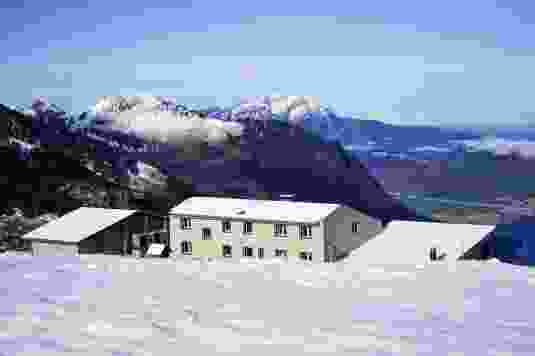 La randonnée démarre à la station supérieure, à l’auberge de montagne Niederbauen.