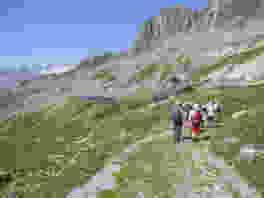 Ein schöner Höhenweg führt von der Fellilücke zum Lutersee. Bild: Werner Nef
