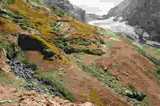 Le passage par la moraine permet de rejoindre la cabane du Gspaltenhorn. Photos: Raja Läubli