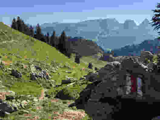Der Aufstieg auf den Windenpass wird immer steiler, aber die Aussicht lohnt sich. Bild: Vera In-Albon