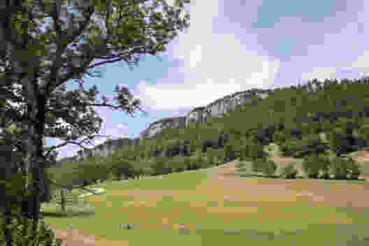 Ein Blick zurück auf die Chambenflüe vom sanften Hofbergli aus. Bild: Daniel Fleuti
