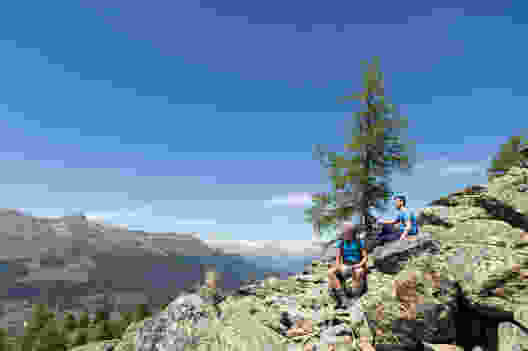 Très populaire, l’itinéraire reliant Zinal à l’Hôtel Weisshorn comporte néanmoins quelques passages techniques. Photos: Raja Läubli