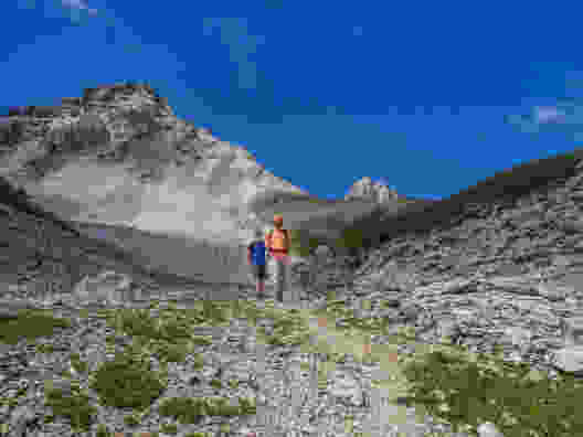 Der Weg zur Schlucht führt über die Farcletta digl Lai Pintg. Bilder: Barbara Graber