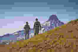 Der Spitzmeilen mit seiner einprägsamen Form liegt in den Glarner Alpen.