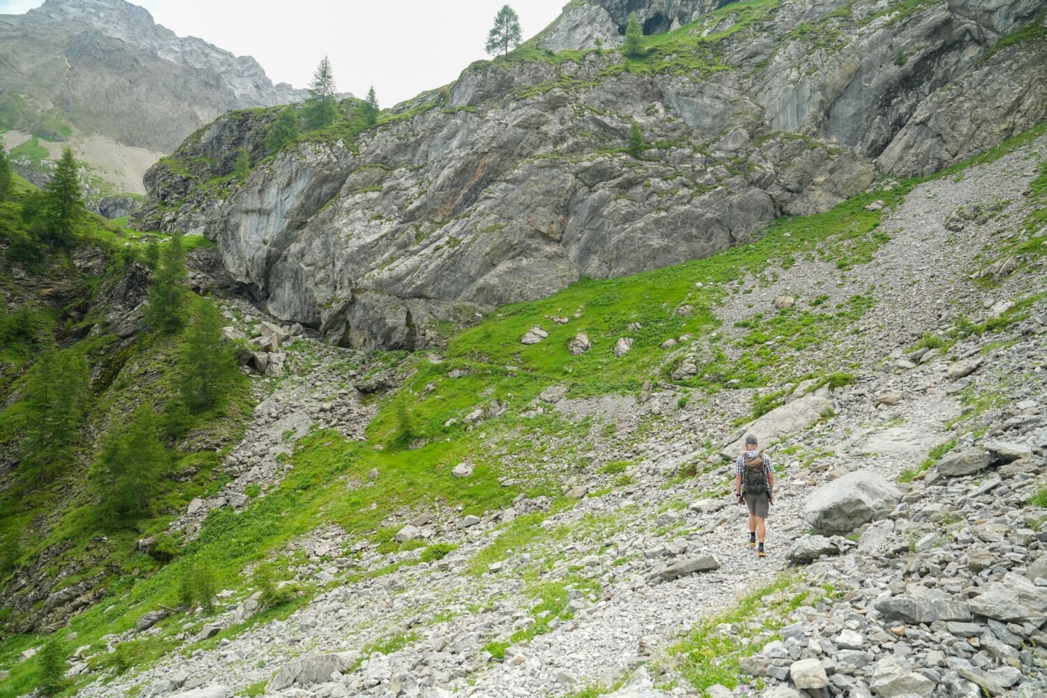 Felsige Passage nach dem steilen Aufstieg auf der rechten Seite vom Gälteschutz.