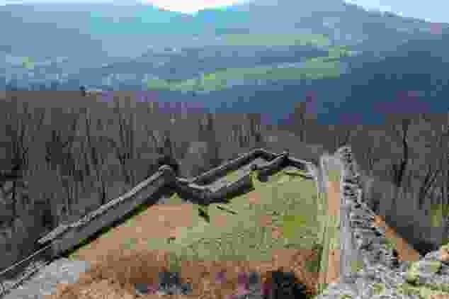 Mit dem Besuch der Burg Homberg endet diese Wanderung am Wiseberg.