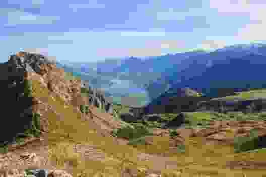 Les lacs de Sarnen et d’Alpnach ne formaient autrefois qu’un seul long lac. Vue dans la descente du Höch Gumme vers la Dundelegg sur la vallée de la Sarneraa.