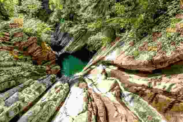 Piscina naturale nel Parco Gole della Breggia.