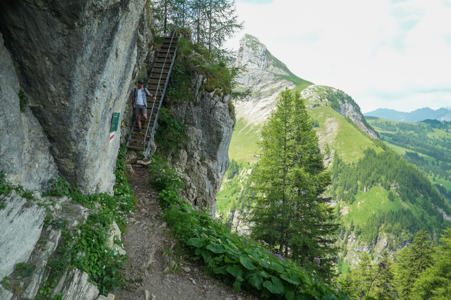Beim Gältetrittli – eine gut gesicherte Passage auf dem Rückweg über Chüetungel.