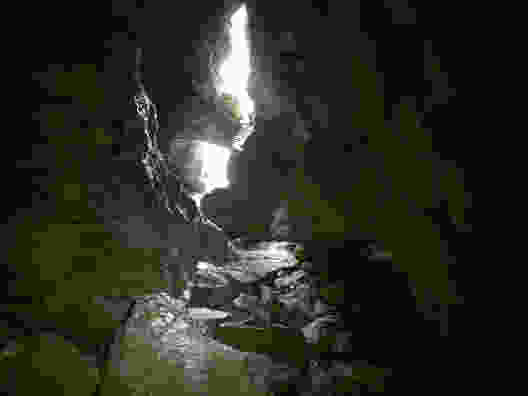 Höhlenabenteuer im Val-de-Travers
