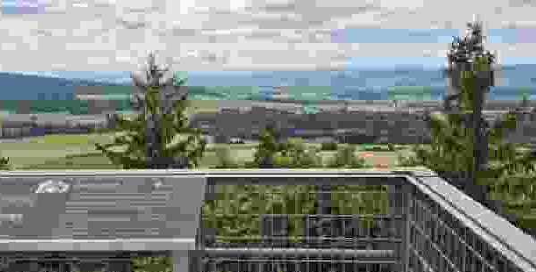 Vom hohen Stahlturm zum tiefen Sodbrunnen