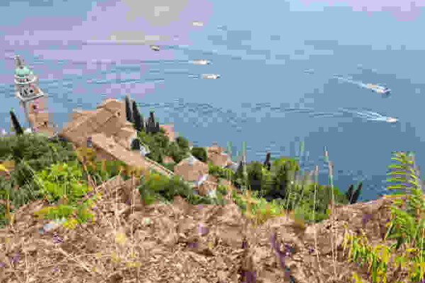 Du village d’artistes aux rives du lac