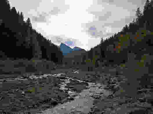 Auf dem Talweg von der Grimmialp nach Oey