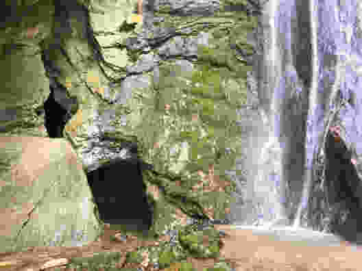 Höhlenabenteuer im Val-de-Travers