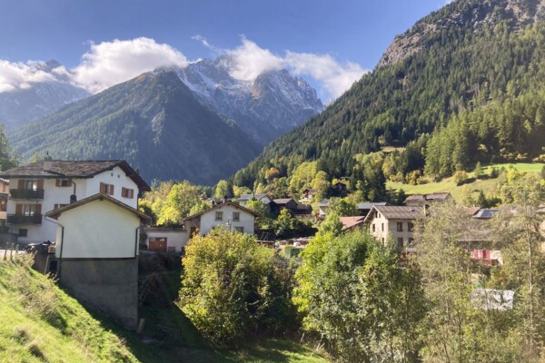 Franchir une moraine dans le Val Ferret