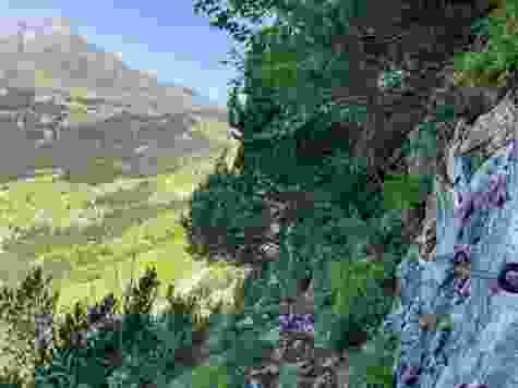 Chemin des falaises vers la Glecksteinhütte