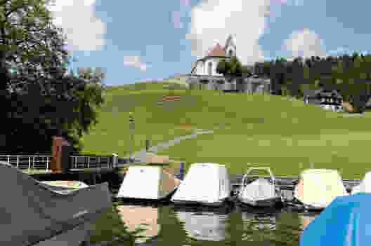 Le long du lac jusqu'à la Hohle Gasse