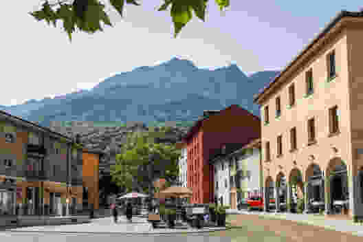 Drei Tessiner Burgen und ein Geisterdorf
