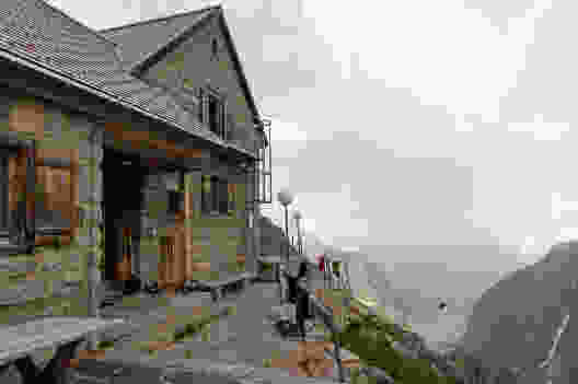 Tout là-haut vers la Gelmerhütte