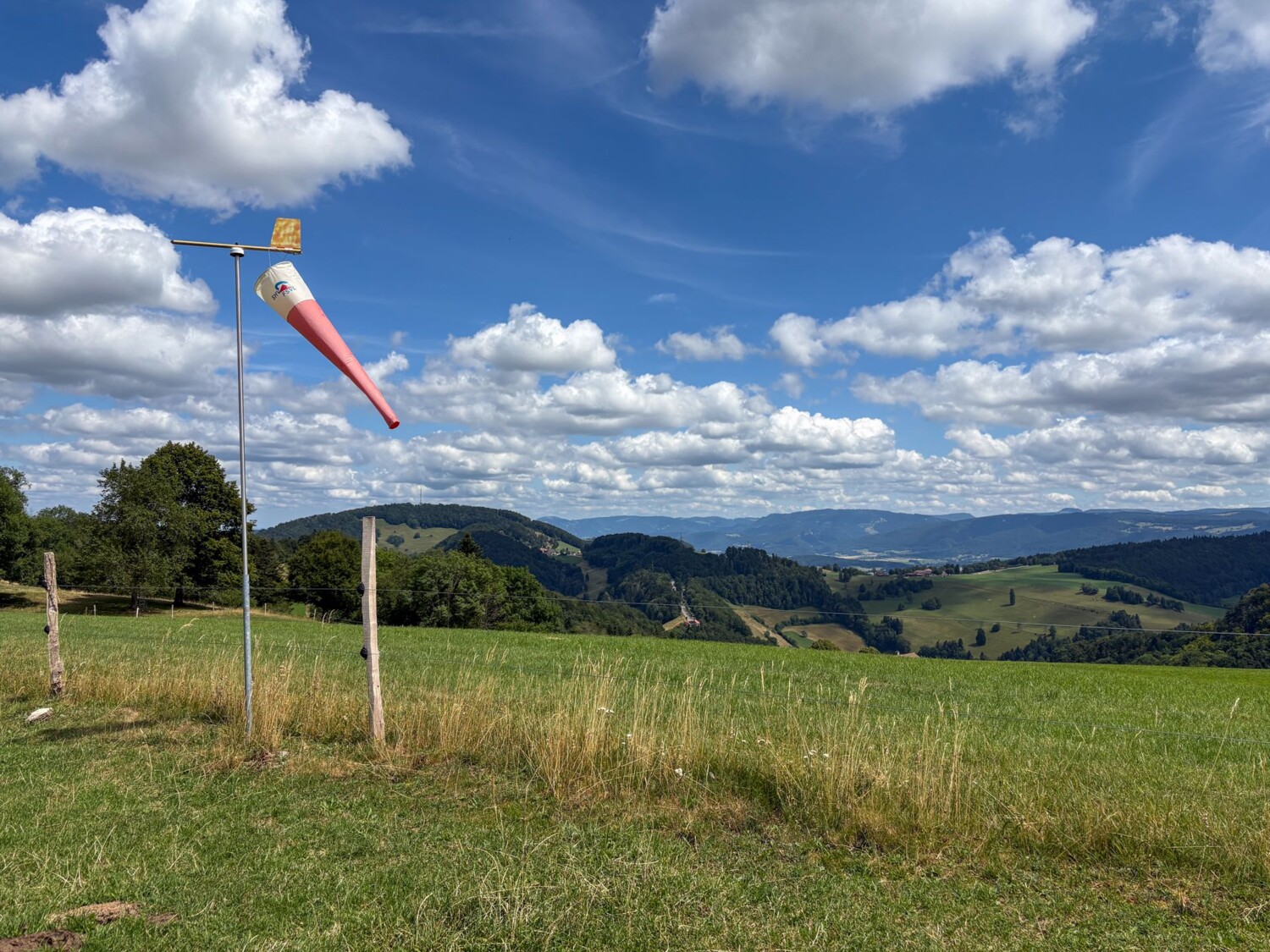 Bei guter Sicht sieht man hier bis zu den Berner Alpen.
