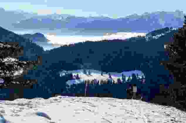 Blick auf den Chablais und die Walliser Berge mit dem Mont-Blanc weit hinten.