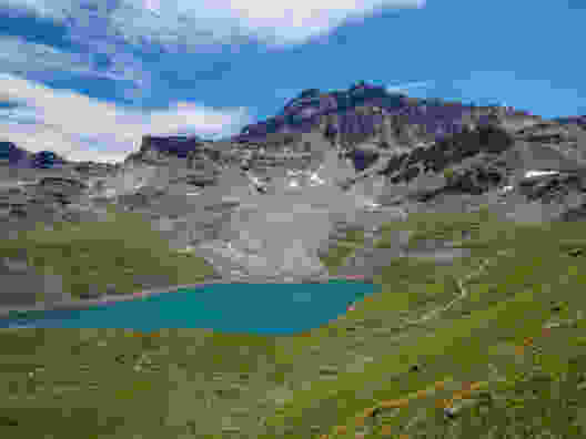 Le lac de Lona en contrebas du Sasseneire. Photo: Fredy Joss