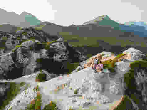 Die imposanten Krater der Gryde. Bild: Lenk-Simmental Tourismus