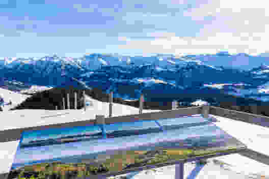 Grandi pannelli tematici illustrano il mondo montano. Foto: Franz Ulrich
