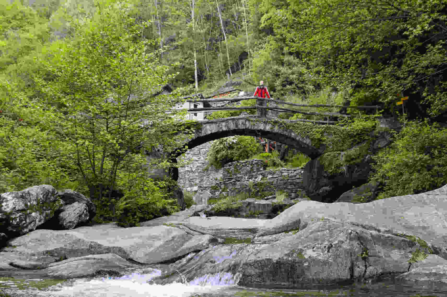 Brücke über den Ri di Mulitt bei Pila.