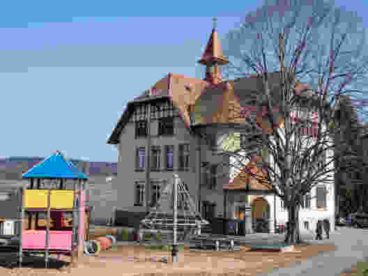 Das alte Schulhaus in Schiltwald. Heute ist darin eine Sonderschule untergebracht. Bild: Barbara Graber