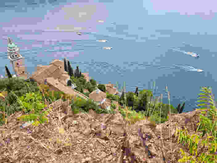 Ginocchia doloranti: alla vista dall’alto su Morcote e dopo la discesa dei 1000 gradini. Bild: Nathalie Stöckli