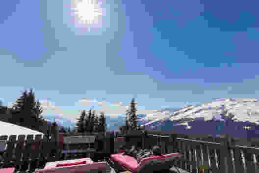 Erst auf der Terrasse etwas die Sonne geniessen.