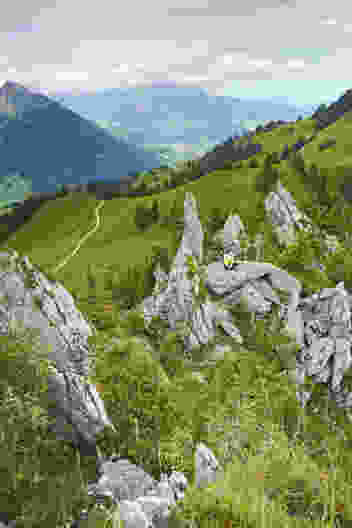 Über die Rätzelen. Im Aufstieg zur Musenalp sind ab und zu die Hände gefragt. 