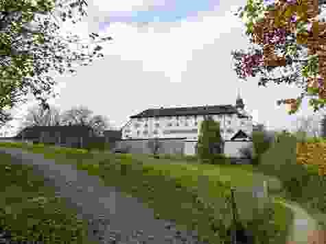 Das Benediktinerinnenkloster St. Martin in Hermetschwil lohnt einen Abstecher.