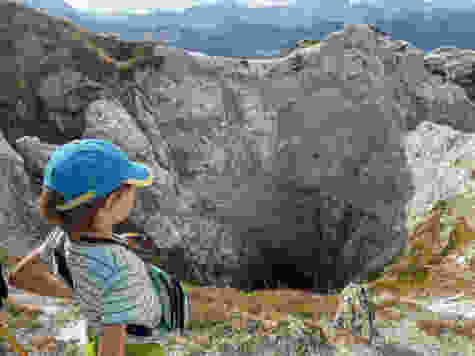 Tief runter geht die Doline. Bild: Rémy Kappeler