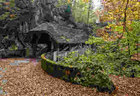 Die Holzbrücke mit Schindeldach zwischen Montbovon und Lessoc wurde 1667 erbaut.