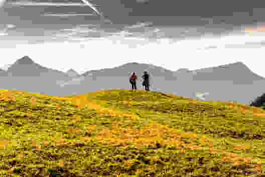 Ambiance vespérale peu après la Mostelegg. A gauche la Hoflue, au milieu le Rigi Scheidegg, à droite le Kulm. Photo: Severin Nowacki