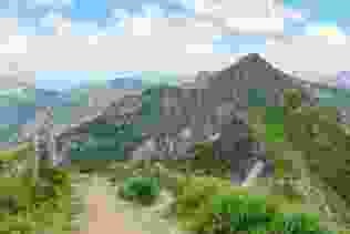 Gipfelglück mit dem Châtillon im Vordergrund. Dahinter die Voralpen.