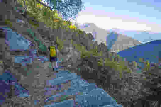 Im Abstieg nach Mergoscia gibt es Passagen mit Steintreppen. Bild: Wanderblondies