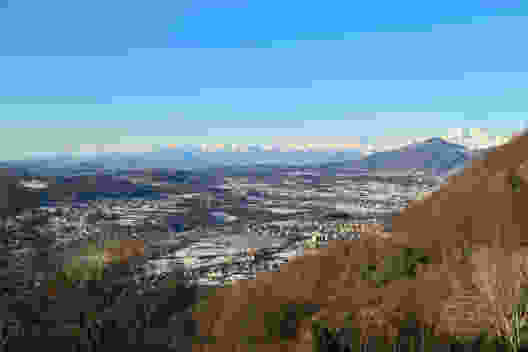 Dans la descente de San Martino à Sagno, la vue s’étend sur le Mendrisiotto et le Piémont.